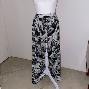 Kimchi Blue Floral Black And White Print High Low Skirt Size 2